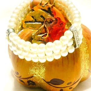 Gorgeous Faux Pearl Bracelet